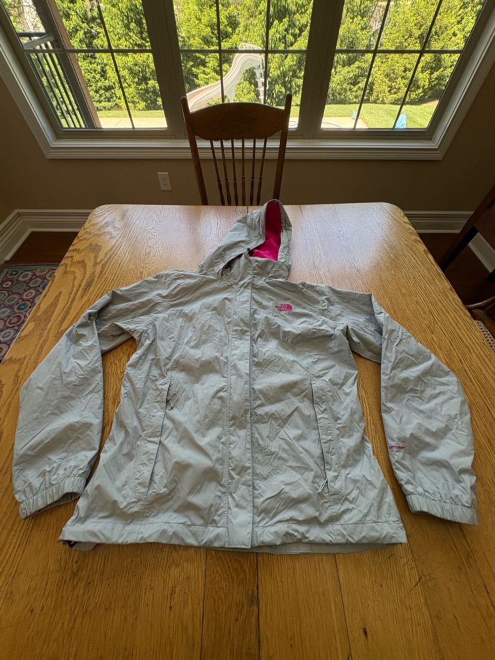 The North Face HyVent 2.5L Rain Jacket / Windbreaker - Women’s Size L Gray Pink